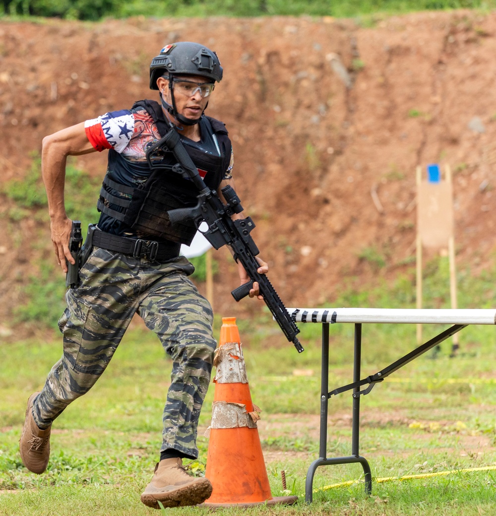 Competitors take part in Fuerzas Comando 24 Assaulter Course IV