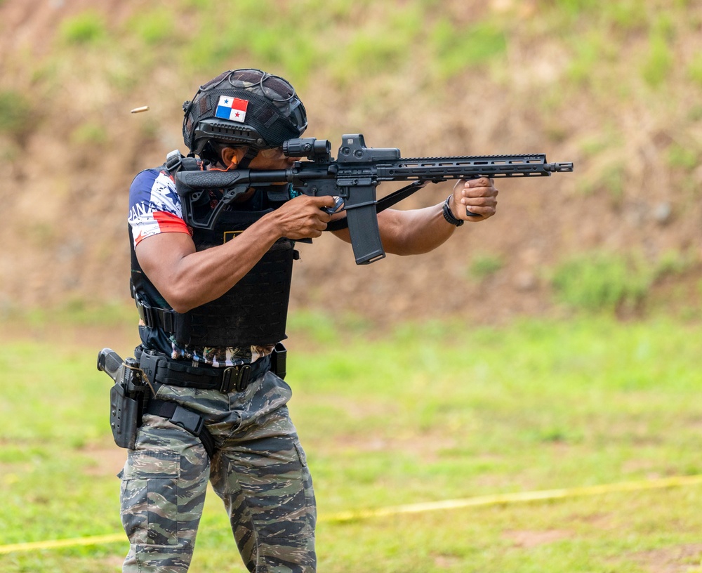 Competitors take part in Fuerzas Comando 24 Assaulter Course IV