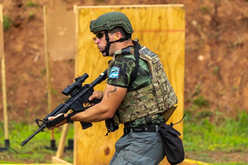 Competitors take part in Fuerzas Comando 24 Assaulter Course IV