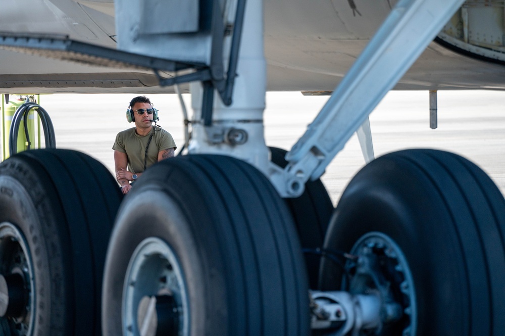 Pathfinders support 100th ARW with hot pit refuel