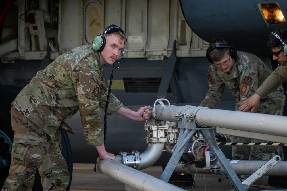 Pathfinders support 100th ARW with hot pit refuel