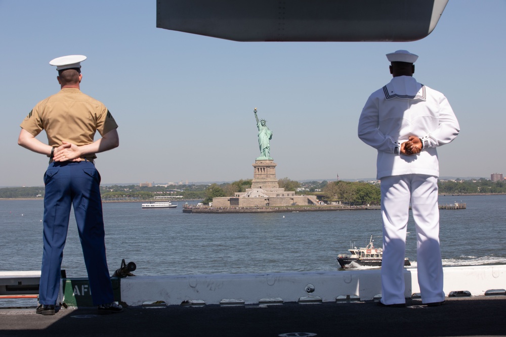 USS Bataan arrives in New York City