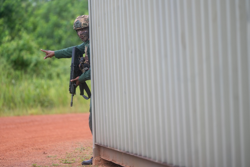 Ivorian Special Forces conduct a simulated raid