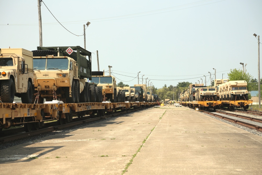 32nd Infantry Brigade Combat Team Soldiers complete ‘largest rail movement with civilian linehaul Wisconsin National Guard has ever done’