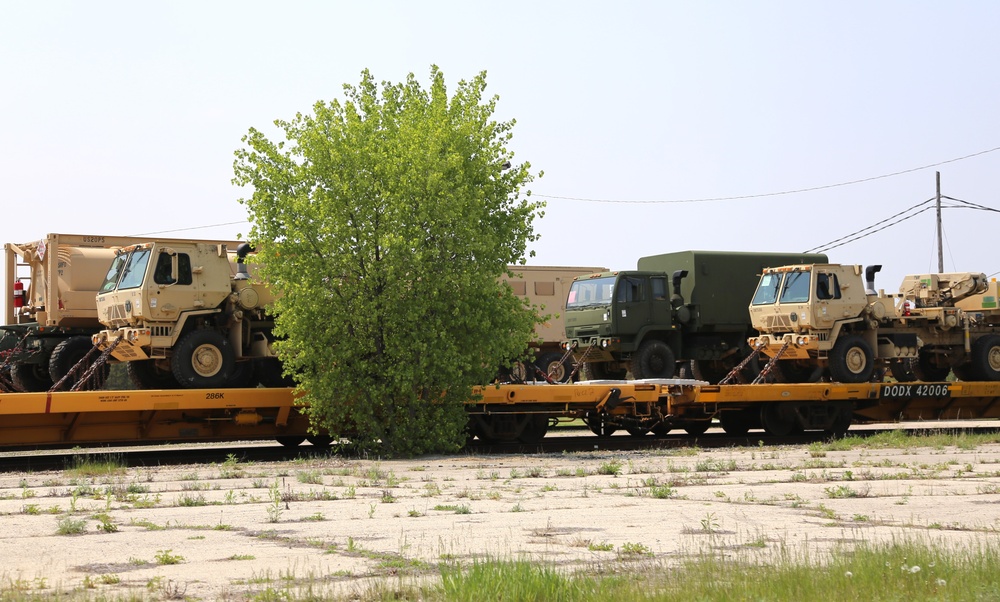 32nd Infantry Brigade Combat Team Soldiers complete ‘largest rail movement with civilian linehaul Wisconsin National Guard has ever done’