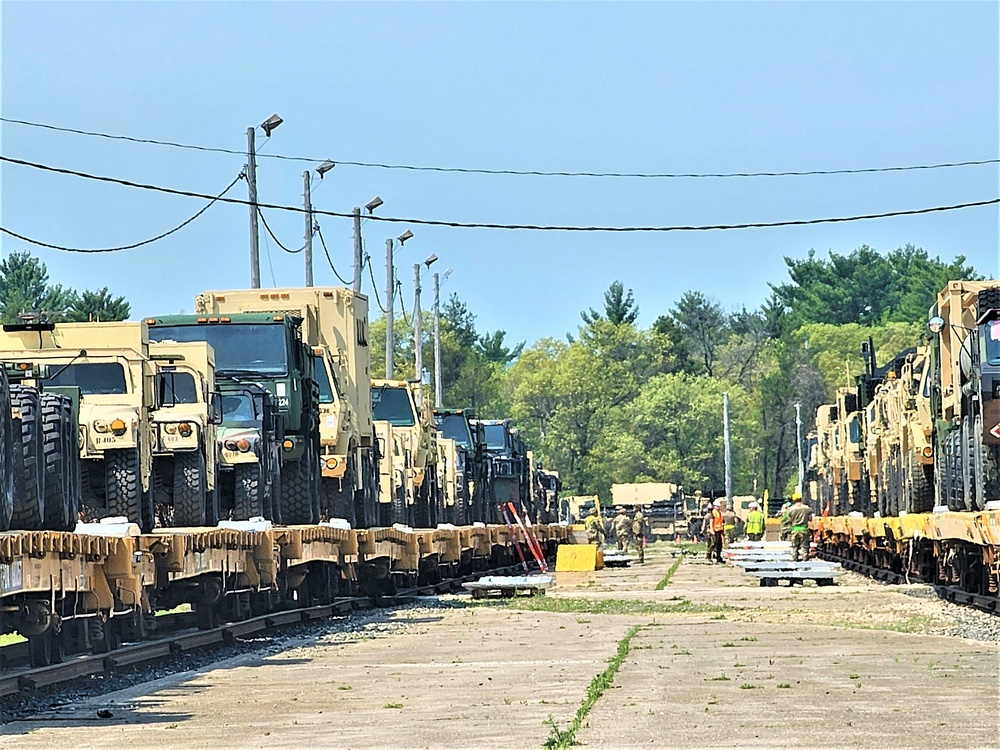 32nd Infantry Brigade Combat Team Soldiers complete ‘largest rail movement with civilian linehaul Wisconsin National Guard has ever done’