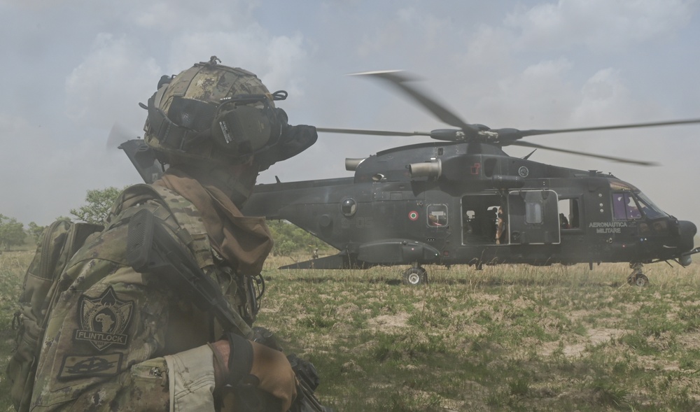 Italy and Tunisian Special Forces Conduct Fast Rope Drop at Flintlock 24