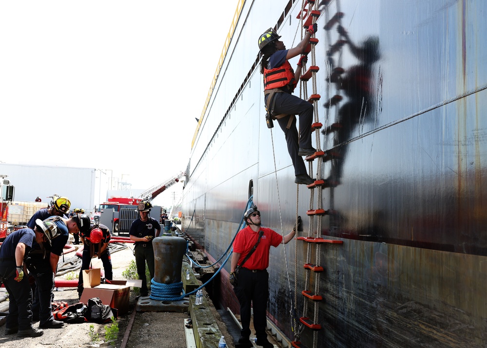 Port of Virginia MIRT Conducts Training aboard USNS Montford Point