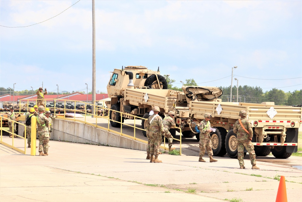 32nd Infantry Brigade Combat Team Soldiers complete ‘largest rail movement with civilian linehaul Wisconsin National Guard has ever done’