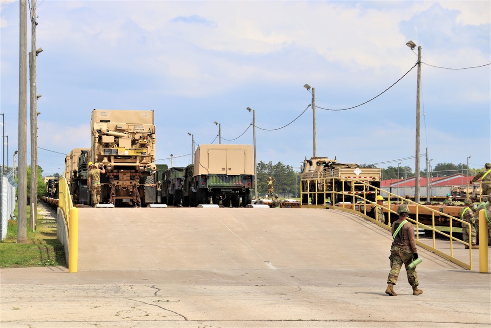 32nd Infantry Brigade Combat Team Soldiers complete ‘largest rail movement with civilian linehaul Wisconsin National Guard has ever done’