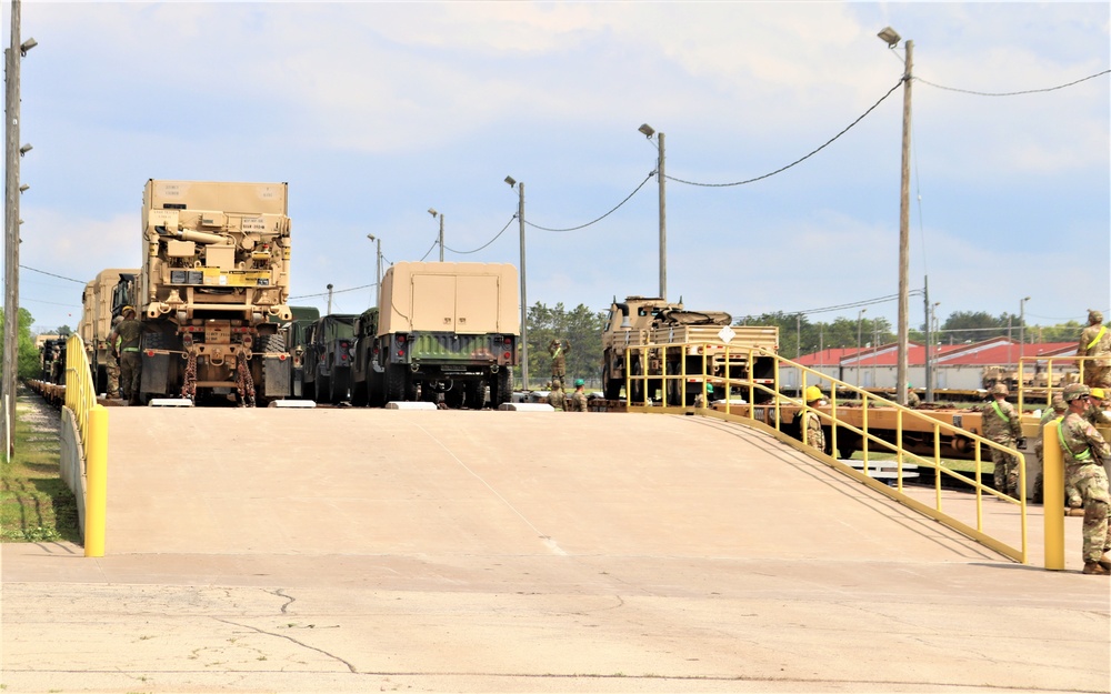 32nd Infantry Brigade Combat Team Soldiers complete ‘largest rail movement with civilian linehaul Wisconsin National Guard has ever done’