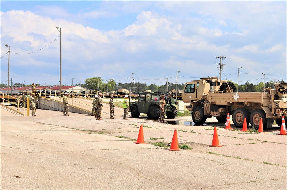 32nd Infantry Brigade Combat Team Soldiers complete ‘largest rail movement with civilian linehaul Wisconsin National Guard has ever done’