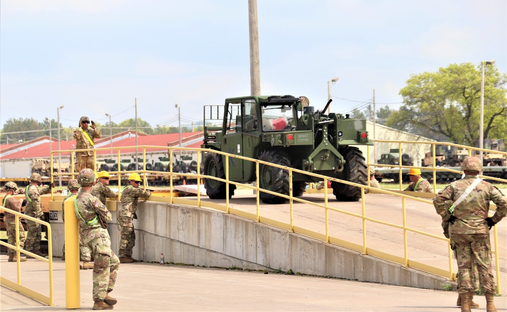 32nd Infantry Brigade Combat Team Soldiers complete ‘largest rail movement with civilian linehaul Wisconsin National Guard has ever done’