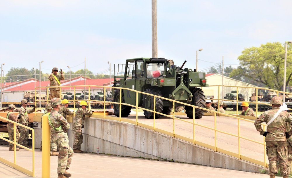 32nd Infantry Brigade Combat Team Soldiers complete ‘largest rail movement with civilian linehaul Wisconsin National Guard has ever done’