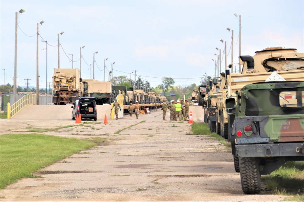 32nd Infantry Brigade Combat Team Soldiers complete ‘largest rail movement with civilian linehaul Wisconsin National Guard has ever done’