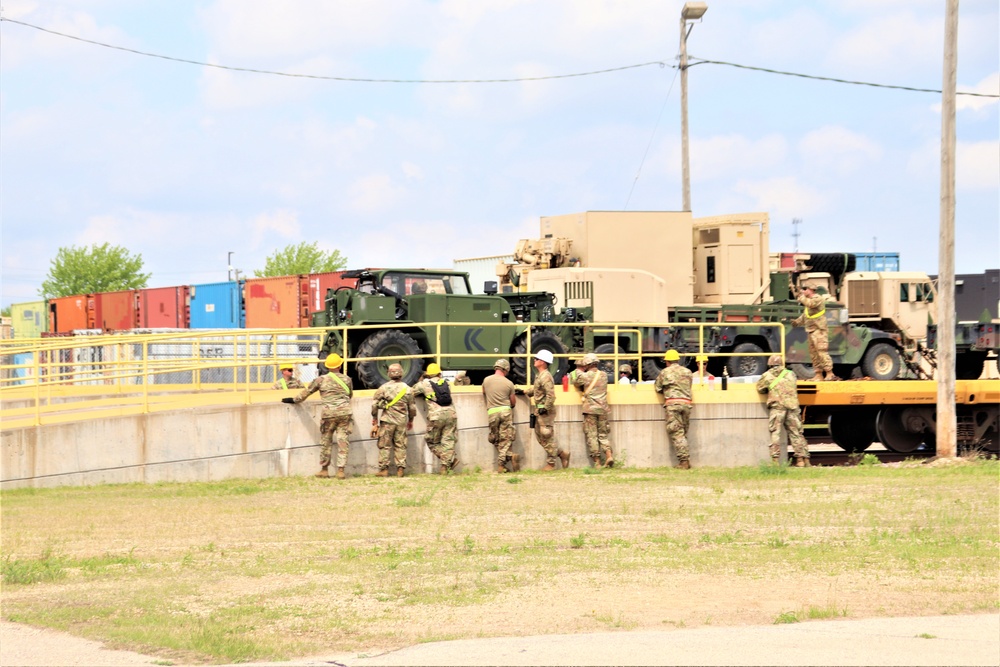 32nd Infantry Brigade Combat Team Soldiers complete ‘largest rail movement with civilian linehaul Wisconsin National Guard has ever done’