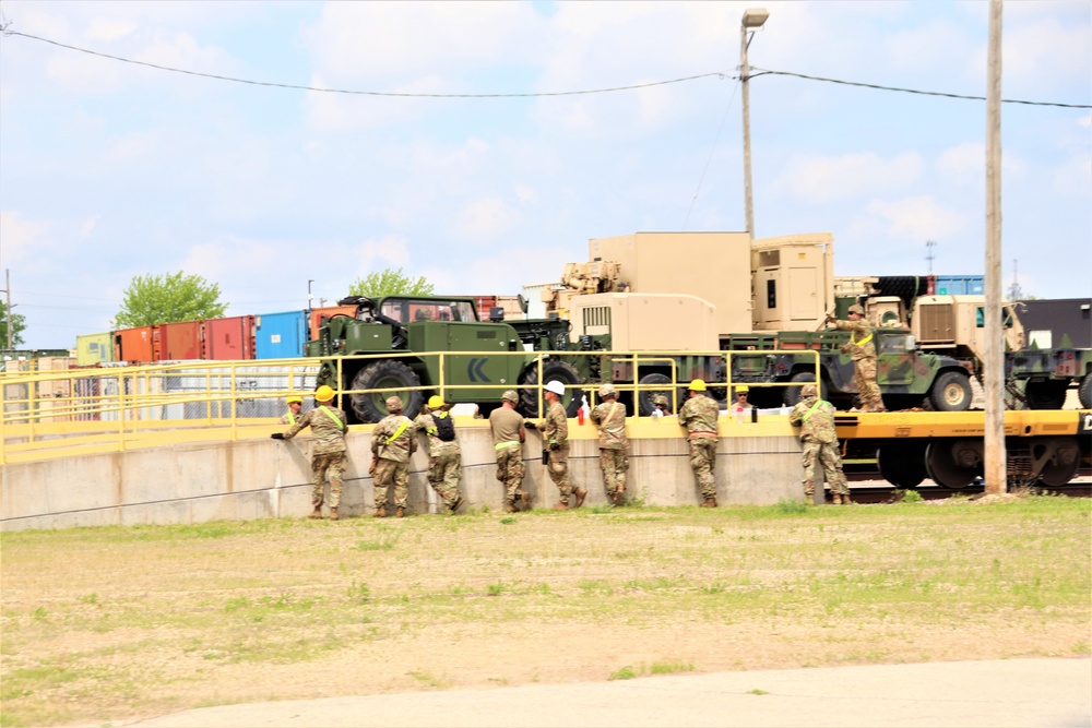 32nd Infantry Brigade Combat Team Soldiers complete ‘largest rail movement with civilian linehaul Wisconsin National Guard has ever done’