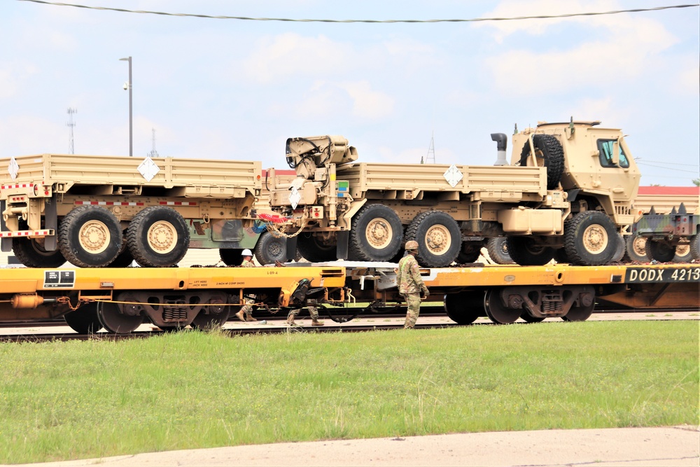 32nd Infantry Brigade Combat Team Soldiers complete ‘largest rail movement with civilian linehaul Wisconsin National Guard has ever done’