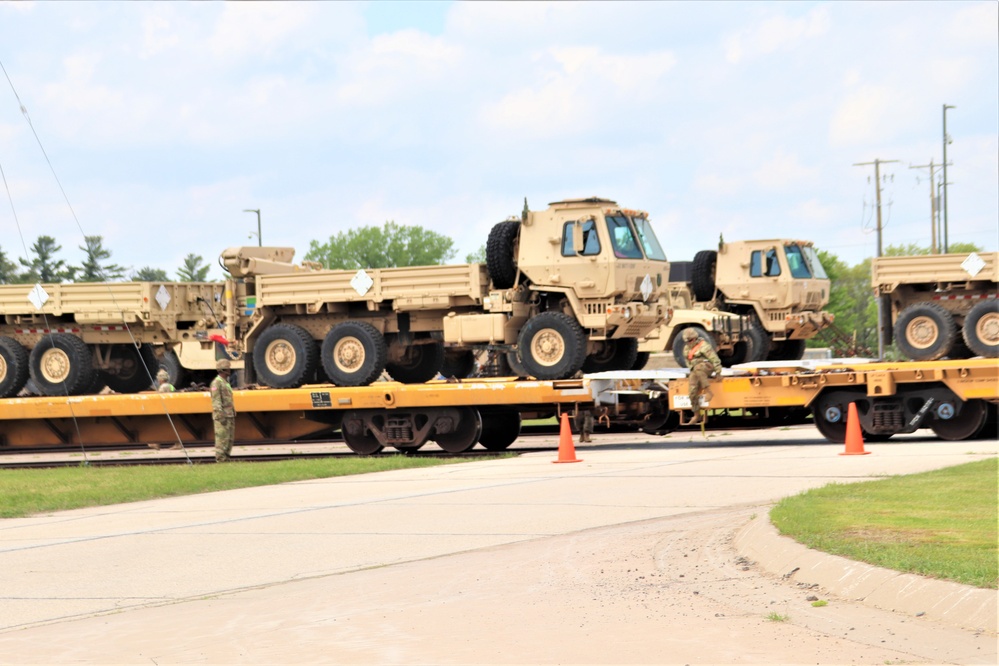 32nd Infantry Brigade Combat Team Soldiers complete ‘largest rail movement with civilian linehaul Wisconsin National Guard has ever done’