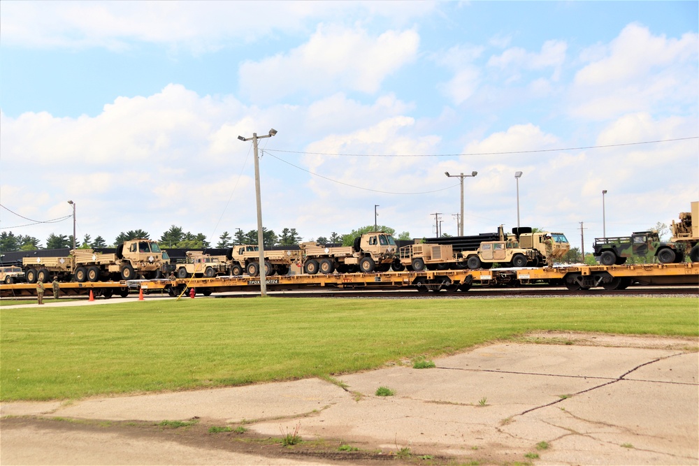 32nd Infantry Brigade Combat Team Soldiers complete ‘largest rail movement with civilian linehaul Wisconsin National Guard has ever done’