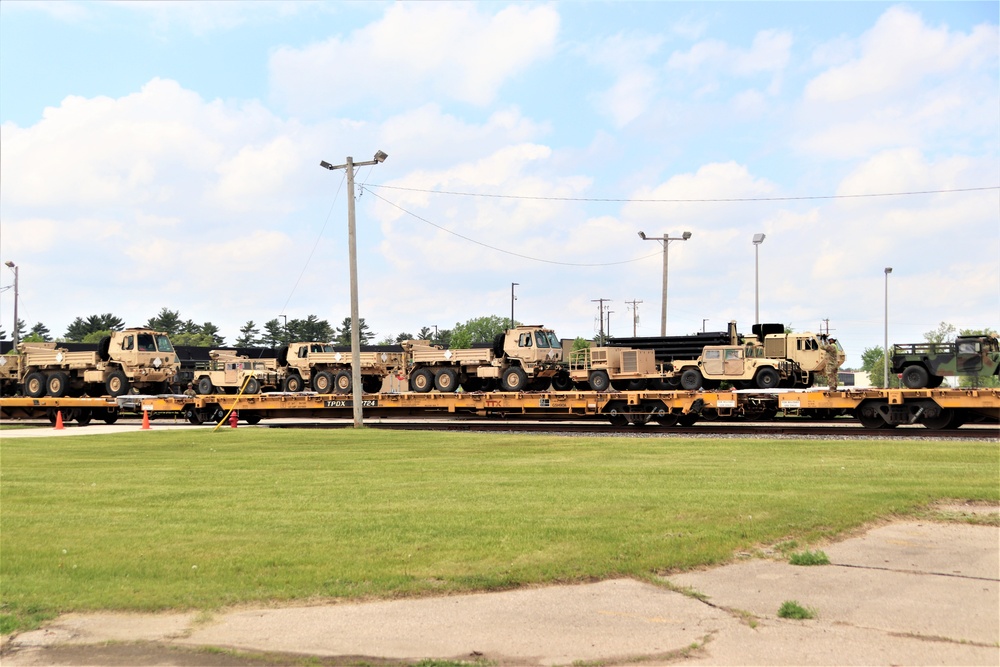 32nd Infantry Brigade Combat Team Soldiers complete ‘largest rail movement with civilian linehaul Wisconsin National Guard has ever done’