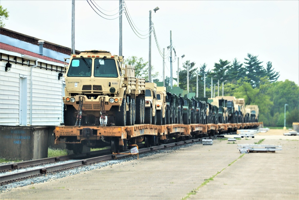 32nd Infantry Brigade Combat Team Soldiers complete ‘largest rail movement with civilian linehaul Wisconsin National Guard has ever done’