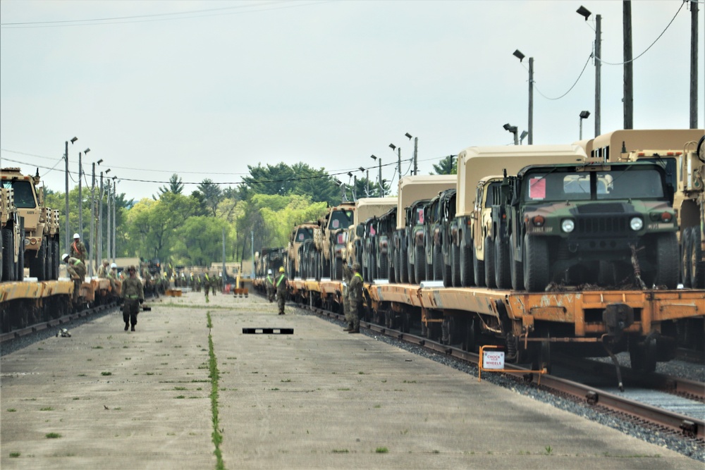 32nd Infantry Brigade Combat Team Soldiers complete ‘largest rail movement with civilian linehaul Wisconsin National Guard has ever done’