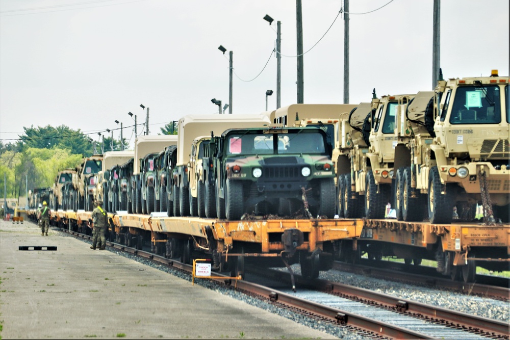 32nd Infantry Brigade Combat Team Soldiers complete ‘largest rail movement with civilian linehaul Wisconsin National Guard has ever done’