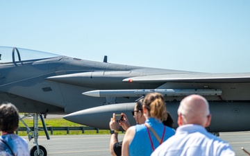104th Fighter Wing hosts American Red Cross for base tour