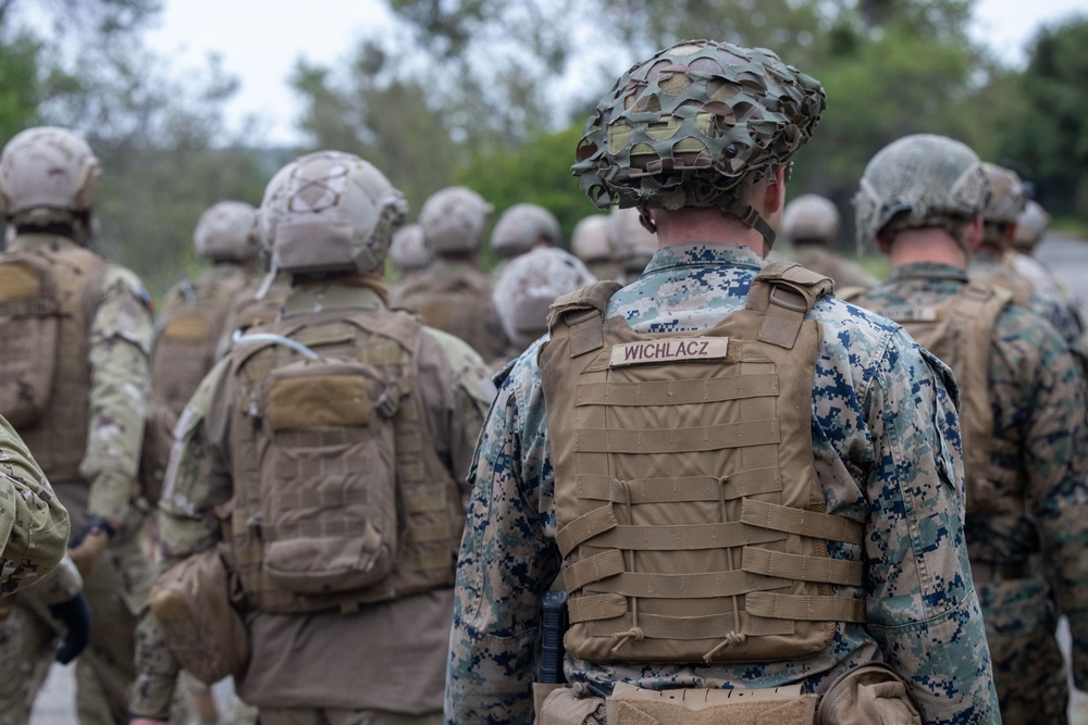 1st MARDIV Marines hike alongside UAE Presidential Guard