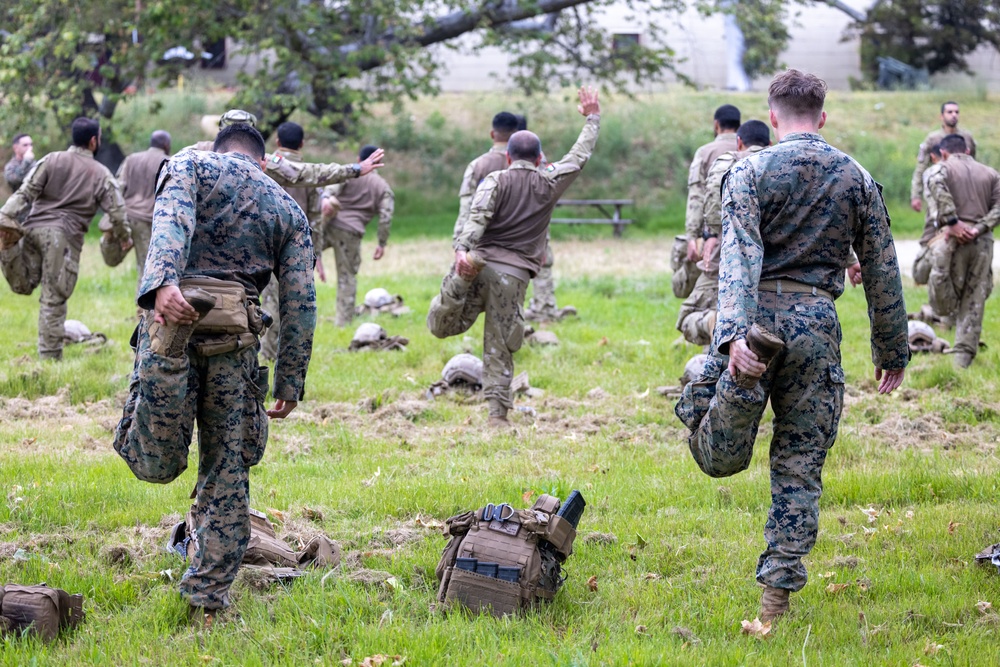 1st MARDIV Marines hike alongside UAE Presidential Guard