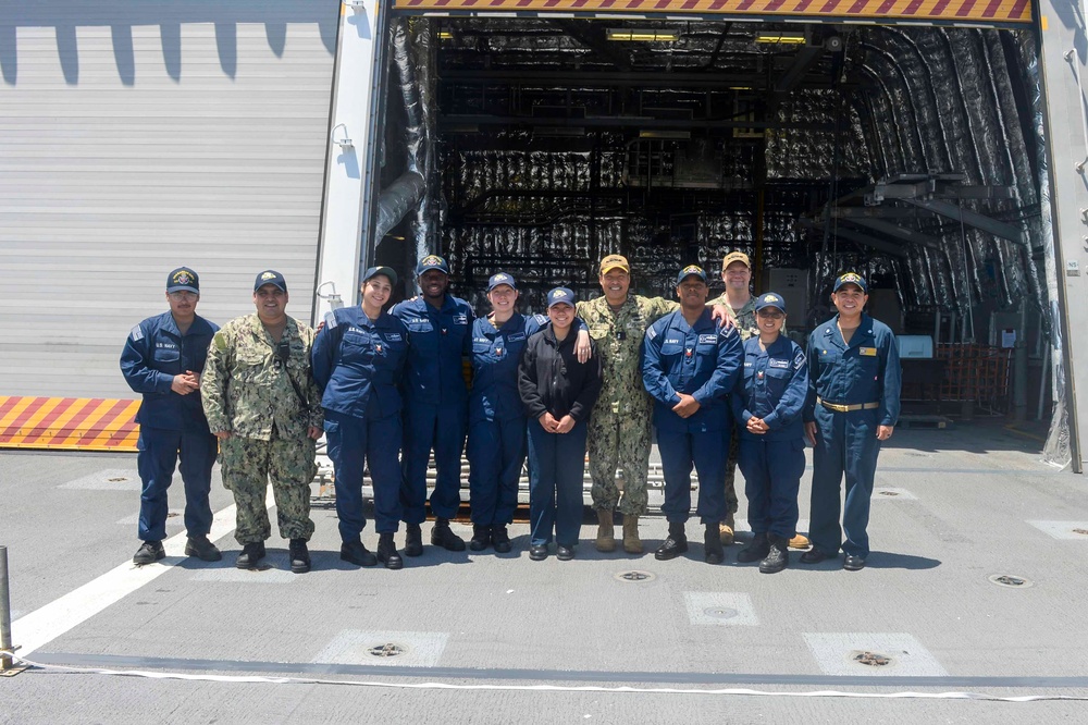 USS Kansas City (LCS 22) Hosts Commander, Naval Supply Systems Command