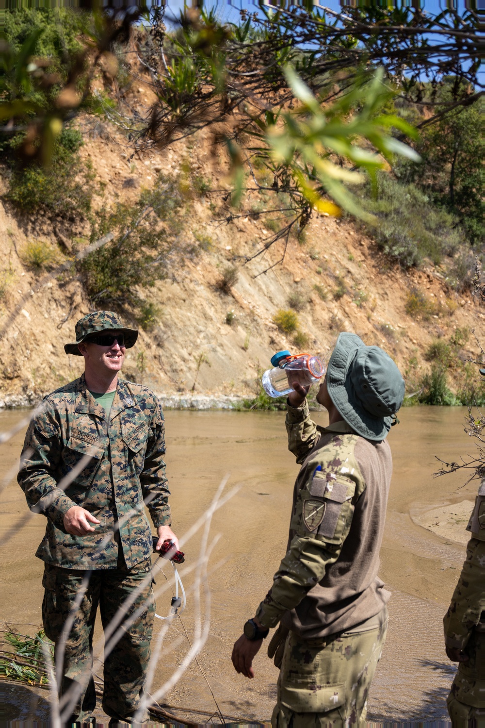 U.S. Marines, UAE Presidential Guard practice land navigation