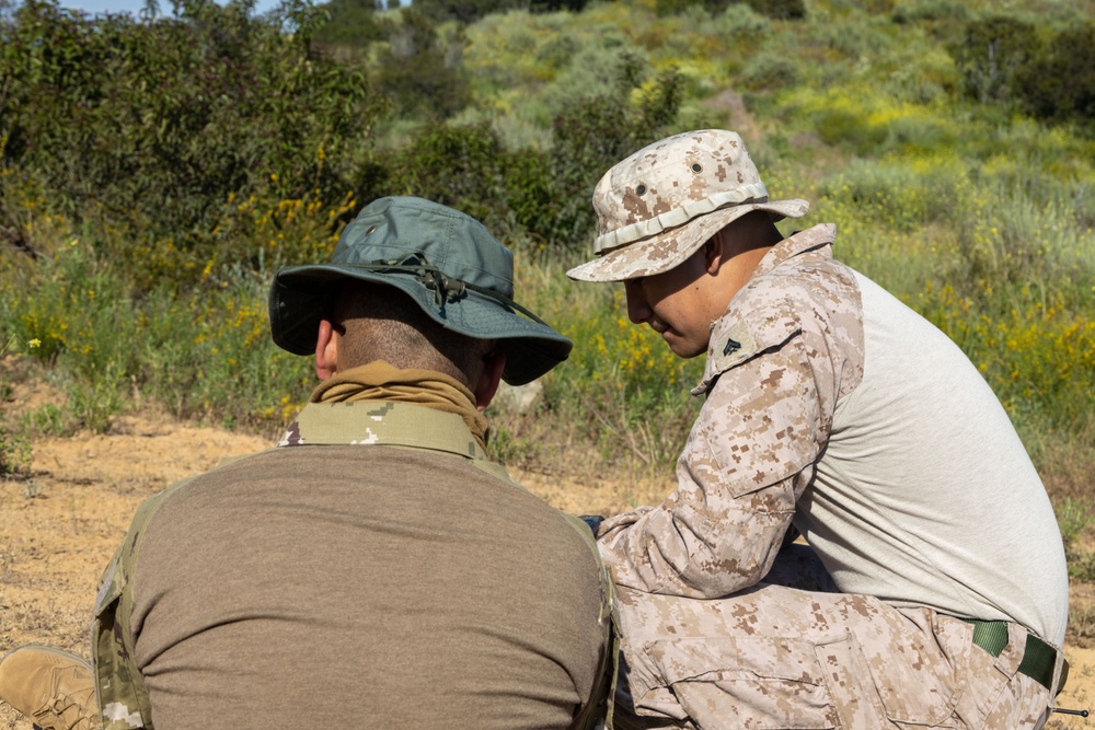 U.S. Marines, UAE Presidential Guard practice land navigation