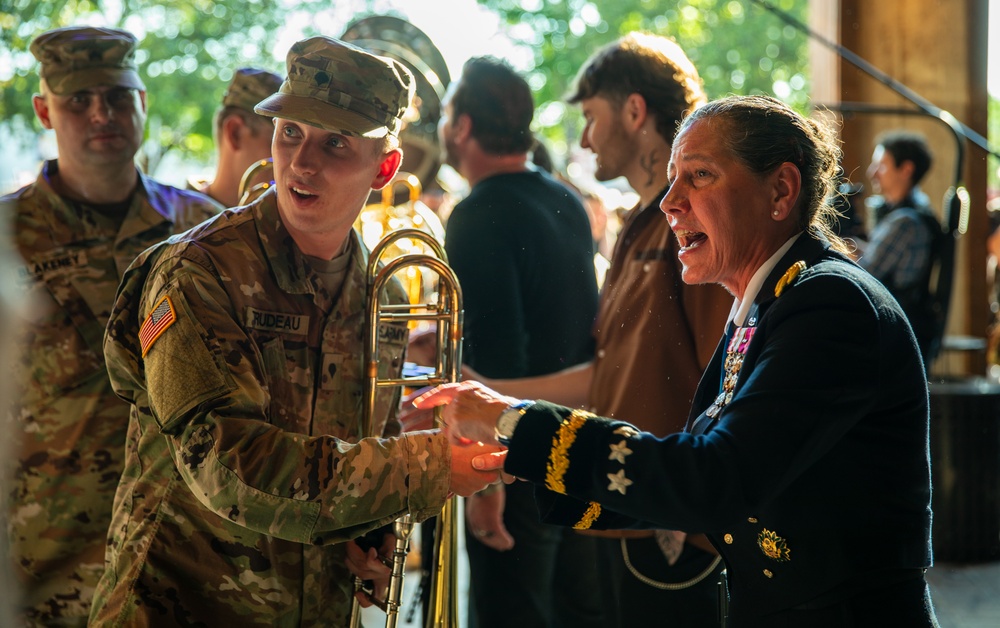 Grand Ole Opry Salutes the Troops