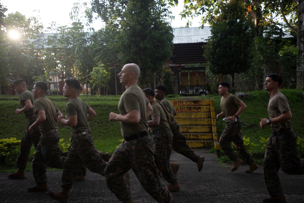 ACDC: 1/7, Philippine service members conduct formation run