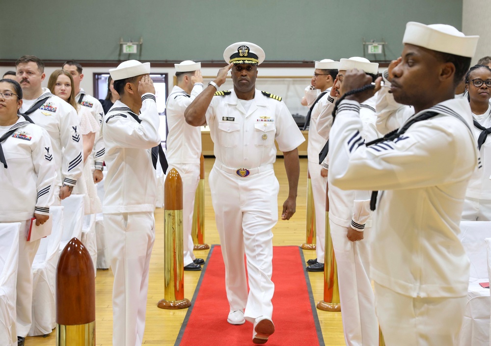 USS Shoup changes command from commander to captain