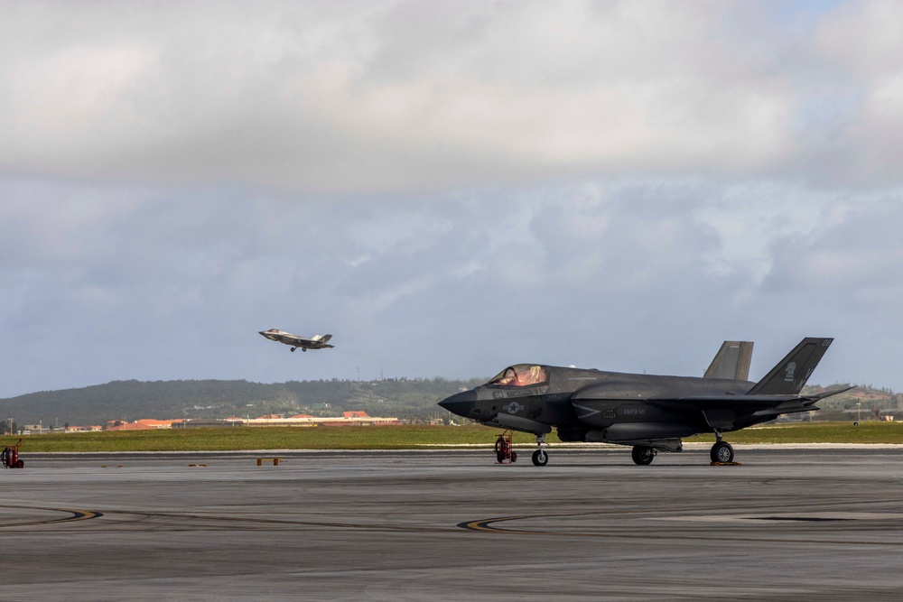 VMFA(AW)-224 and VMFA-121 execute aerial operations