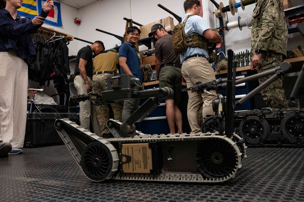 United States Naval Academy Midshipmen Tour EODMU8