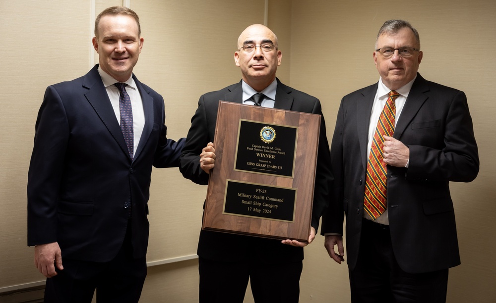 USNS Grasp Wins 4th Food Service Award for Excellence