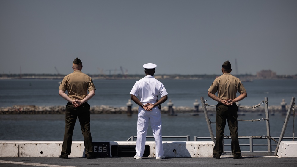 U.S. Marines of 24th MEU (SOC) and Sailors of USS New York (LPD 21) Man the Rails