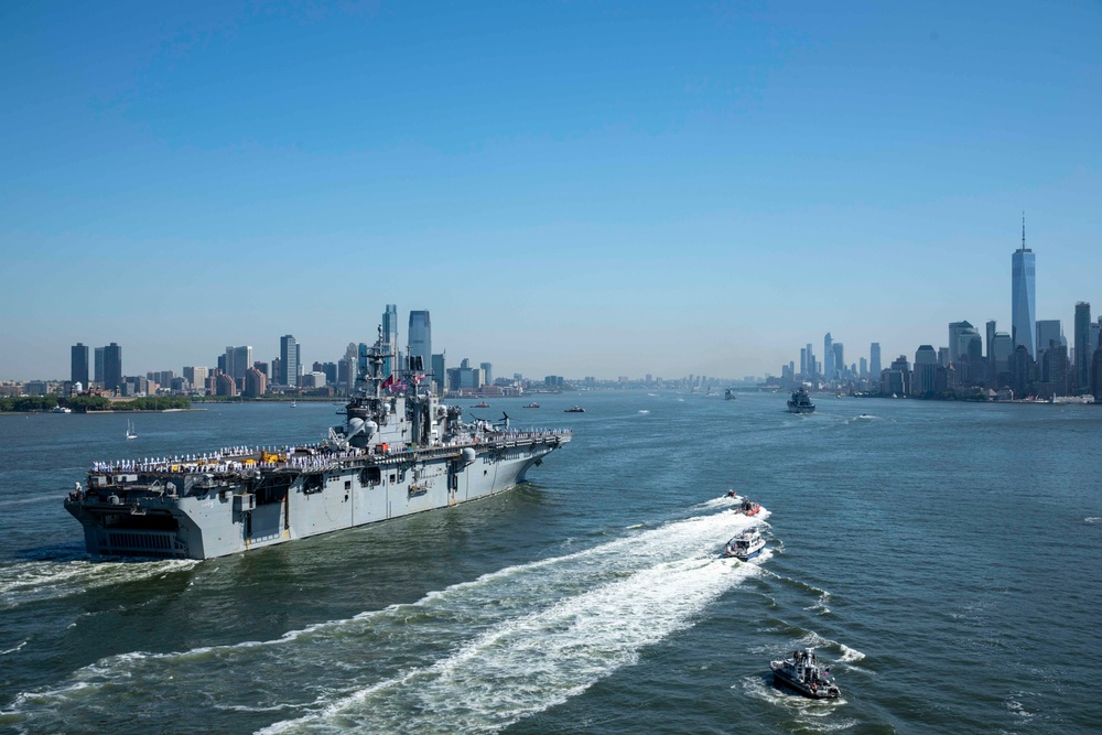 Parade of Ships Kicks off Fleet Week New York 2024