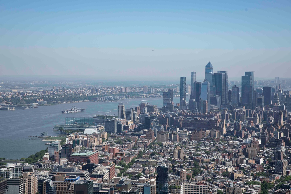 Parade of Ships Kicks off Fleet Week New York 2024