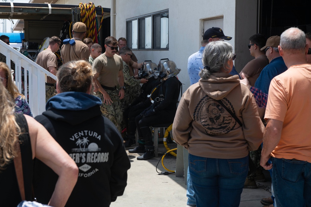 Former Seabee divers visit UCT 2 spaces