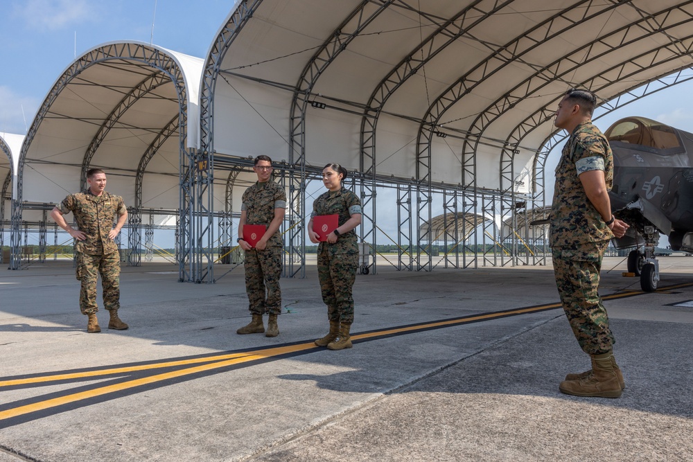 Marines reenlist at VMFAT-501