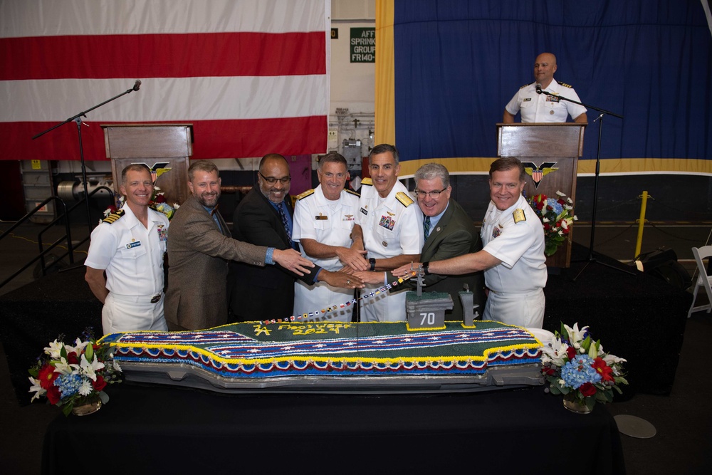 DVIDS - Images - USS Carl Vinson (CVN 70) Hosts Welcome Reception ...