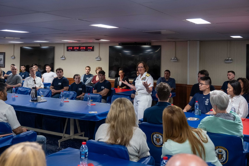 CNO Franchetti Celebrates Maritime Service at Fleet Week New York