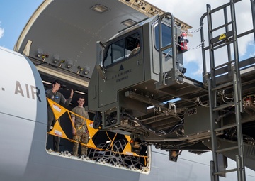 KC-46 hot-pit refueling &amp; cargo unload, Lethal Pride