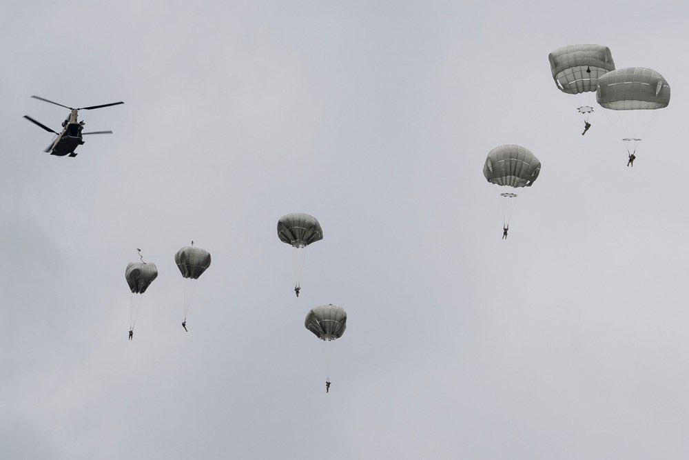 3-509th Paratroopers conduct memorial jump in honor of Gold Star Week