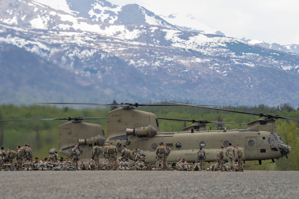 3-509th Paratroopers conduct memorial jump in honor of Gold Star Week